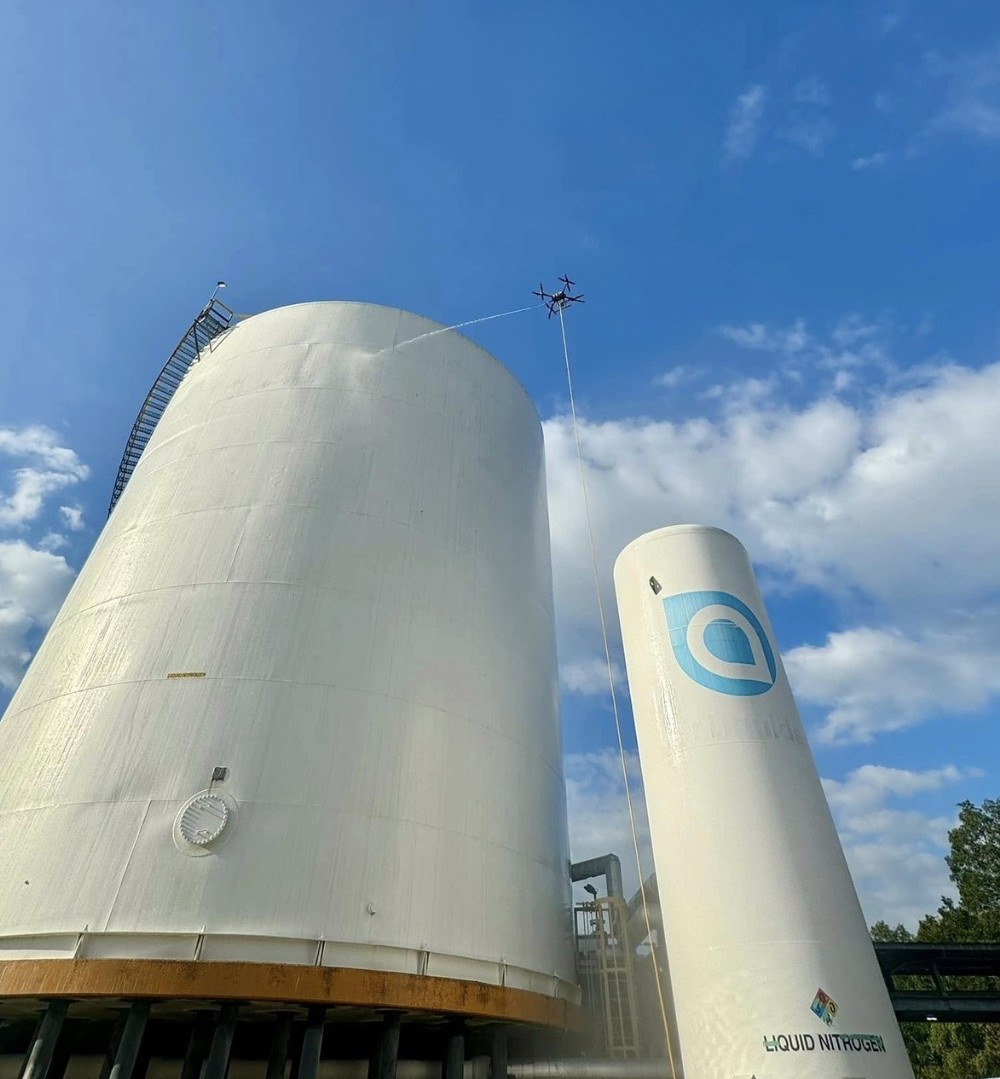 Apellix drone cleaning industrial silo
